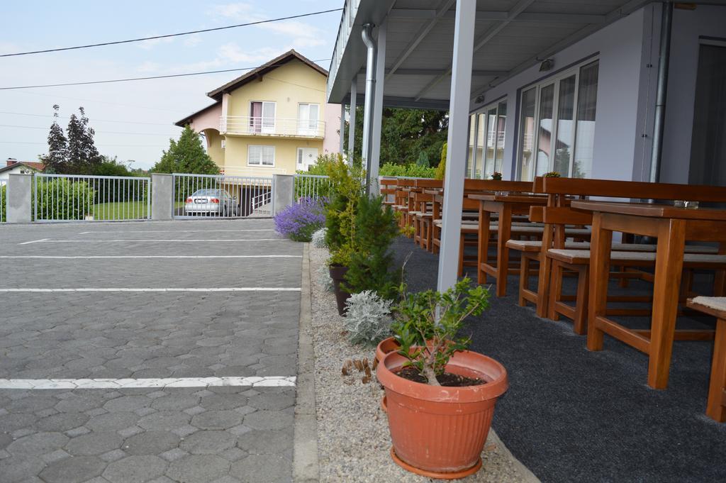 潘松安东尼奥酒店 斯拉沃尼亚布罗德 外观 照片